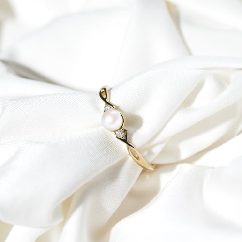 Elegantný zlatý perlový prsteň s diamantmi Doria