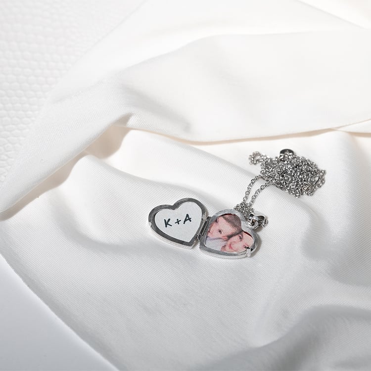 Strieborný otvárací medailón v tvare srdca 131015