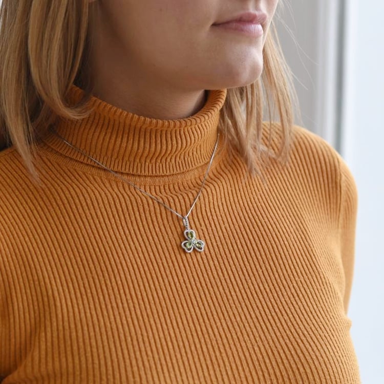 Olivínový trojlístok zo striebra so zirkónmi 107823