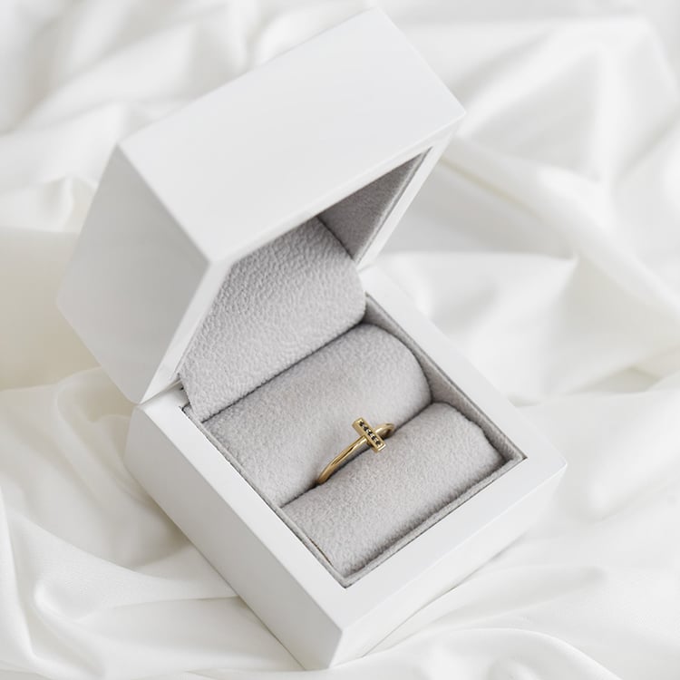 Zlatý prsteň s čiernymi diamantmi 92630