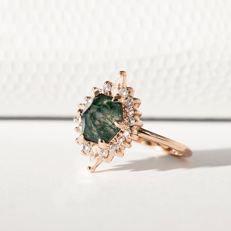 Elegantný prsteň s machovým achátom a moissanitmi Rikki 114612