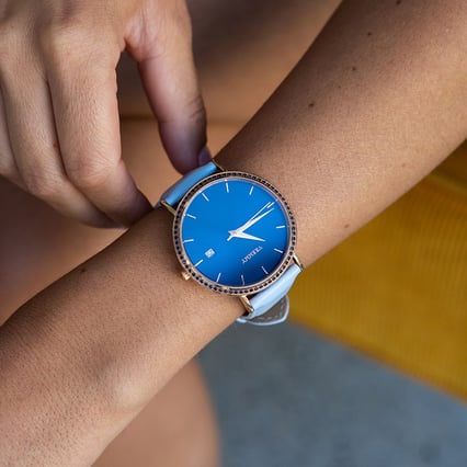 Hodinky s dátumom a švajčiarskym strojčekom Diver