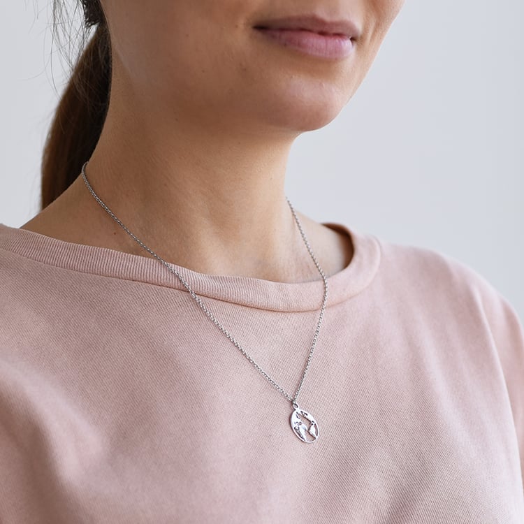 Stříbrný náhrdelník s mapou sveta 61631