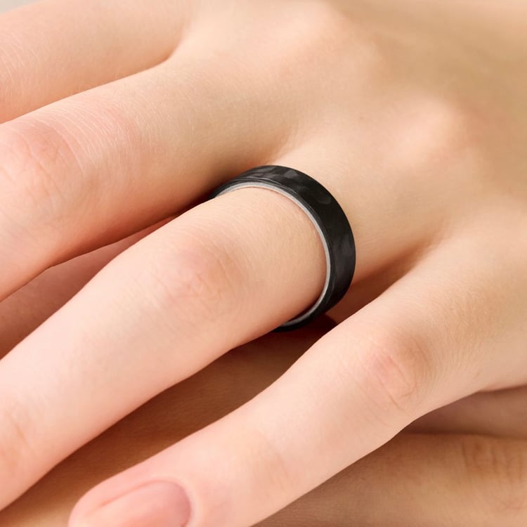 Plochý snubný prsteň z karbónu a striebra Vaniah 165776