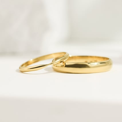 Zlaté svadobné prstene so zúženou dámskou obrúčkou Aello