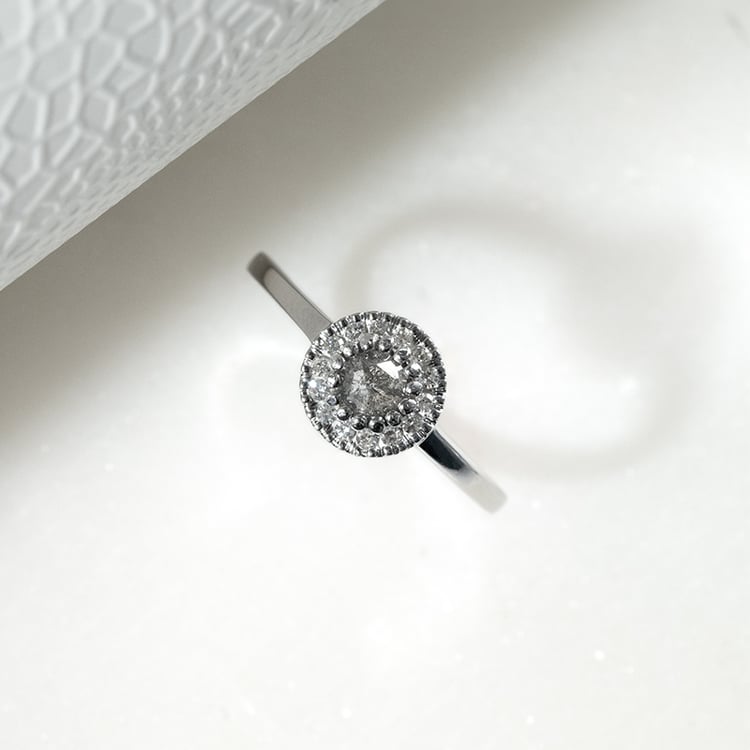 Zásnubný prsteň zo zlata so salt and pepper diamantom Vale 131941