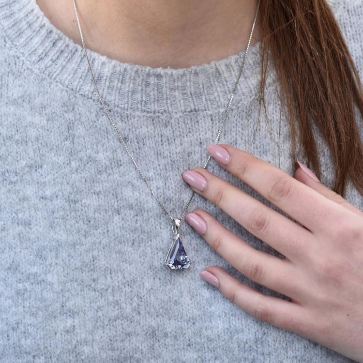 Alexandrit v štýlovom striebornom prívesku 42374