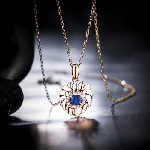 Zlatý prívesok v znamení Leva so zafírom a diamantmi Leo