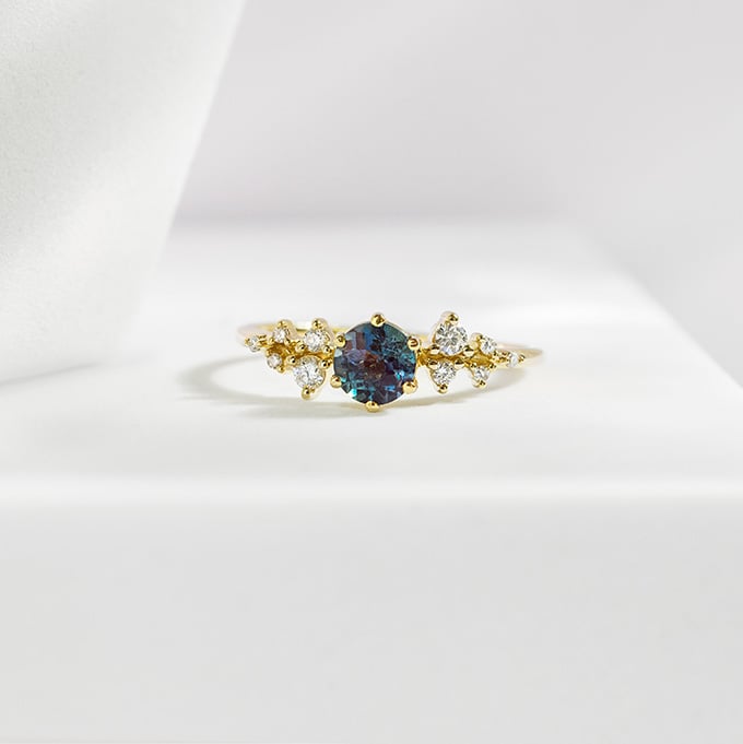 Zásnubný prsteň s lab-grown alexandritom a lab-growndiamantmi Olha 152977