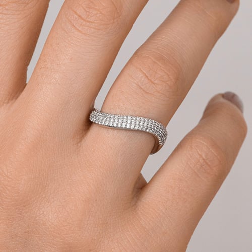 Half eternity zvlnený strieborný prsteň s lab-grown diamantmi Hjalmar