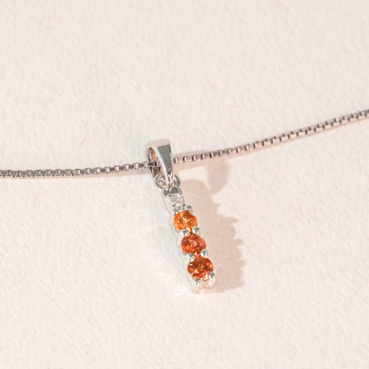 Nežný strieborný prívesok s oranžovými zafírmi Bjorn 101030