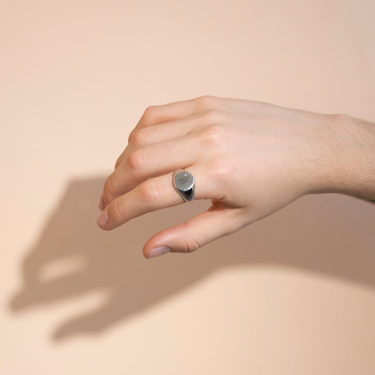 Prsteň s diamantom a gravírom písmena Gale 102113