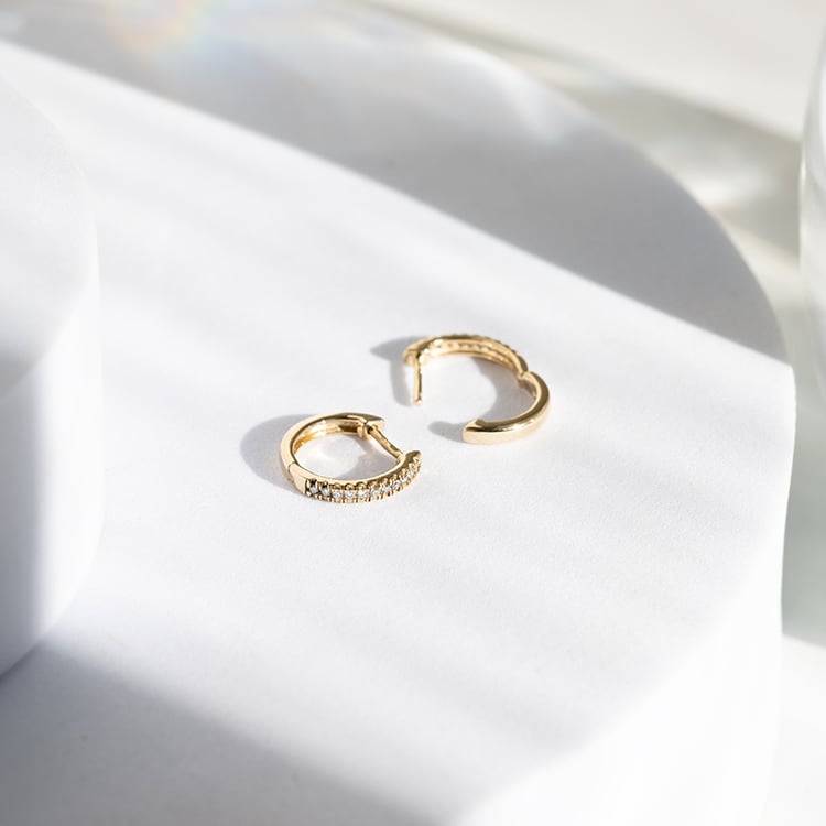 Elegantné kruhové naušnice s diamantami Gomati 145644