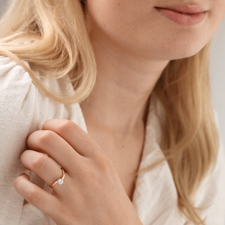 Zásnubný prsteň s diamantom 155110