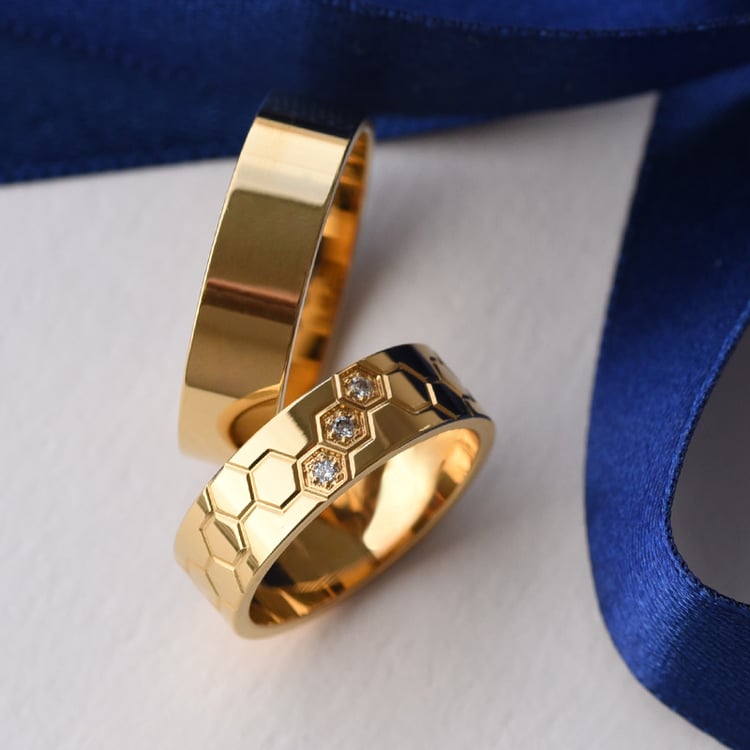 Zlaté snubné prstene s diamantmi 76636