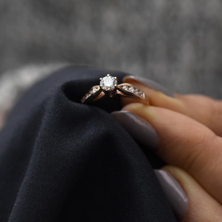 Viacfarebný zlatý prsteň 65946