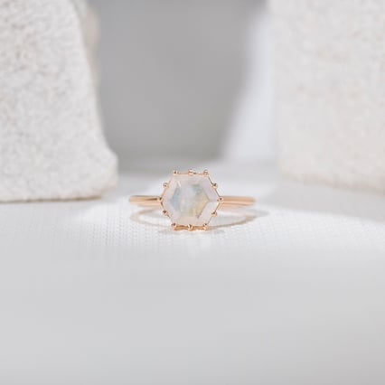 Zásnubný prsteň s mesačným kameňom Kendra