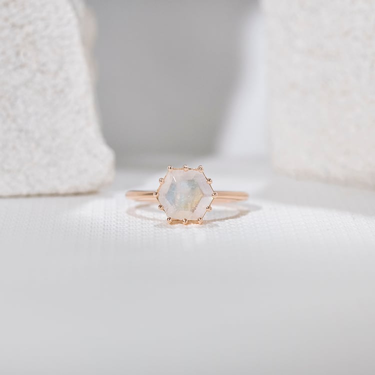 Zásnubný prsteň s mesačným kameňom Kendra 111470