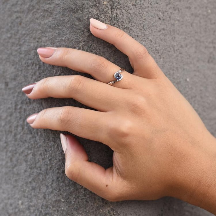 Zlatý zásnubný prsteň s alexandritom 48297