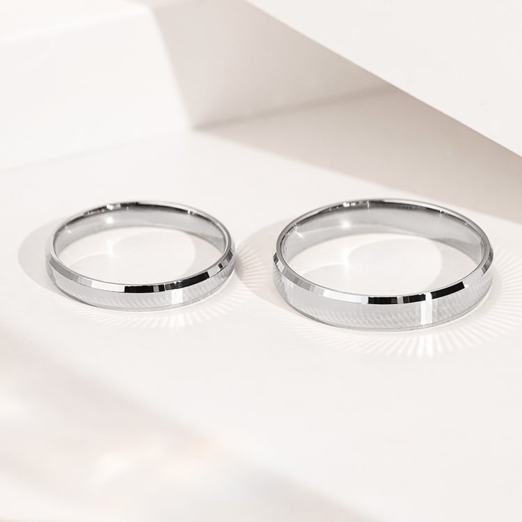 Zlaté svadobné obrúčky so skosenými hranami a netradičným povrchom Ruff 156800