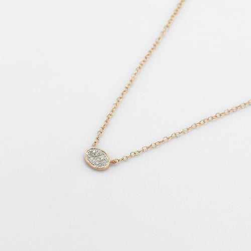 Oválny minimalistický náhrdelník s diamantmi Vanesha