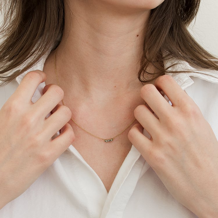 Náhrdelník so salt and pepper diamantom, smaragdmi a moissanitmi Julija 129998