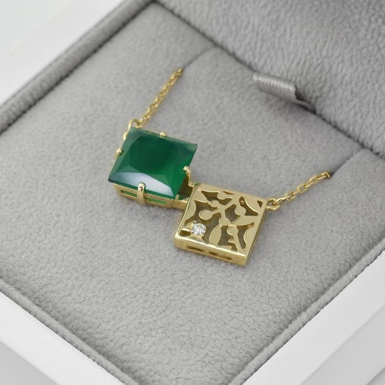 Zlatý atypický náhrdelník s ónyxom 43380