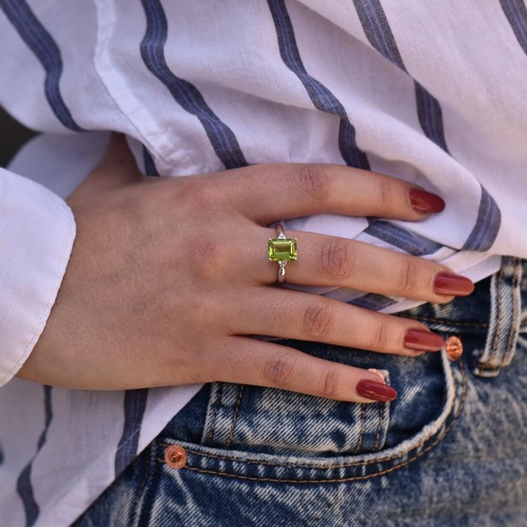 Prsteň s emerald olivínom 6051