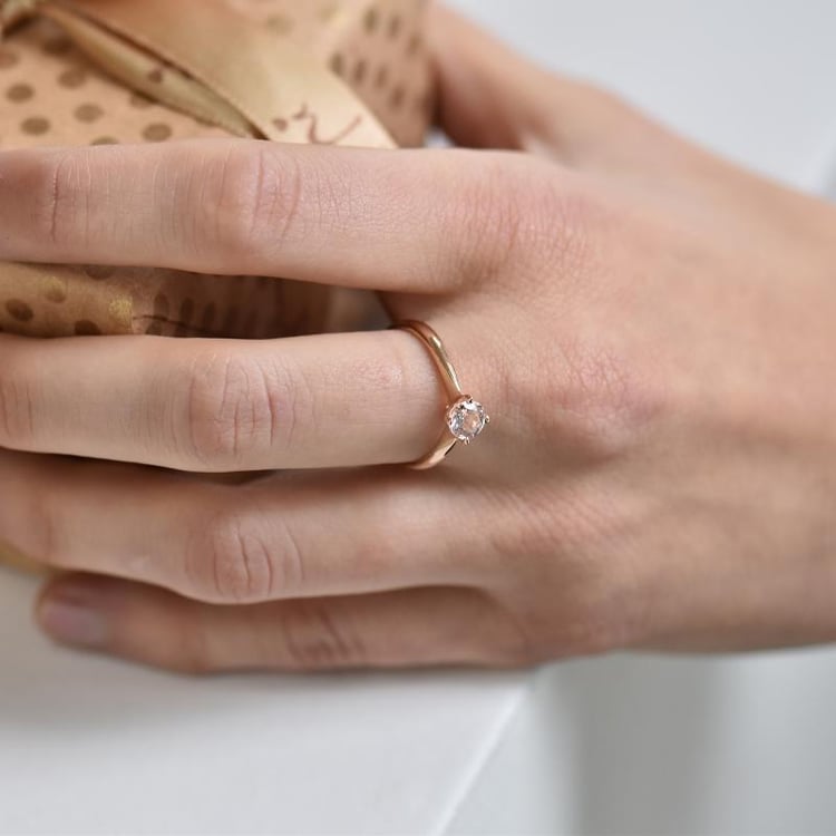 Zlatý zásnubný prsteň s morganitom 27776