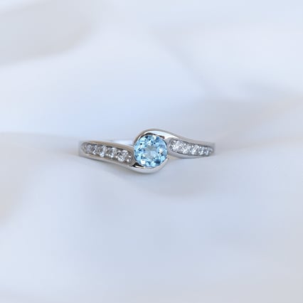 Zásnubný prsteň so švajčiarskym topásom Naia