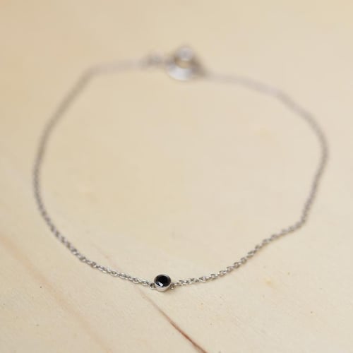 Zlatý minimalistický náramok s čiernym diamantom Lepio