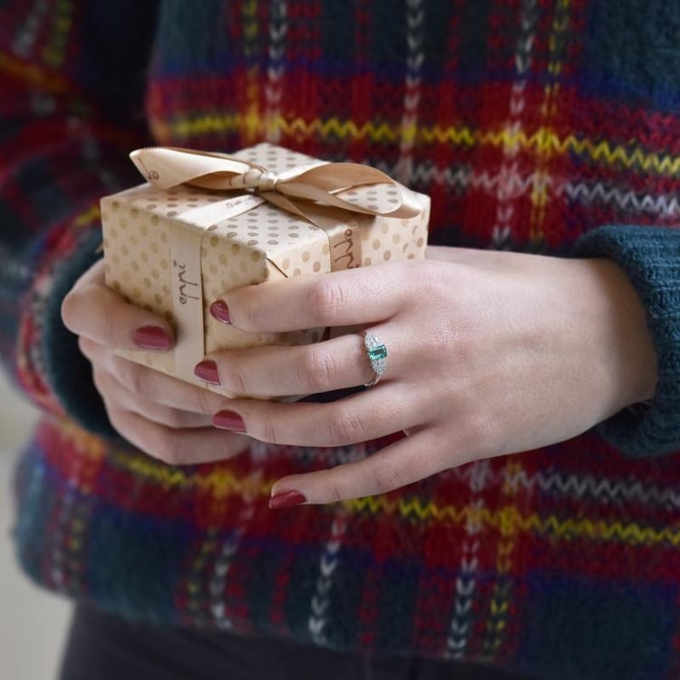 Platinový prsteň so smaragdom 379