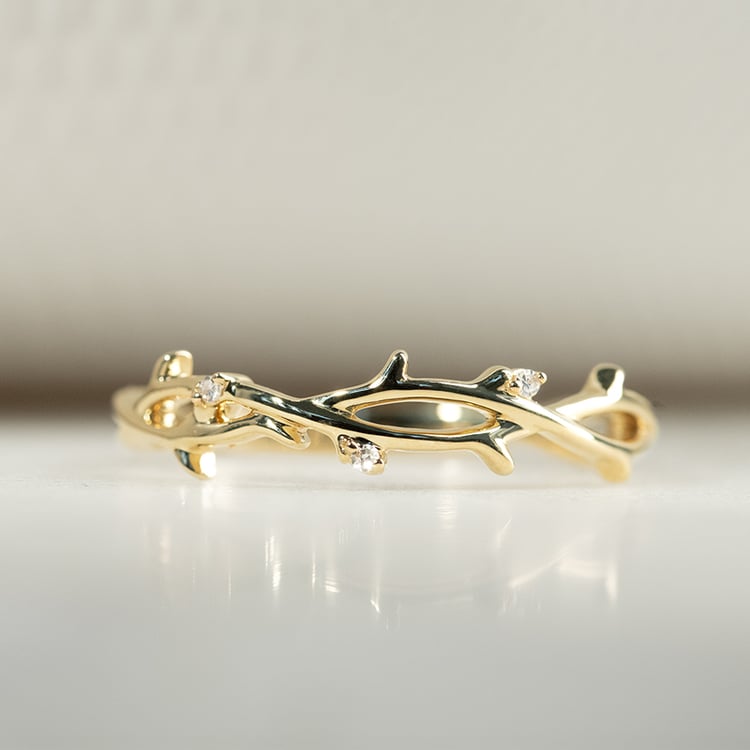 Nežný zlatý prsteň s naturálnym motívom Clemente 134068