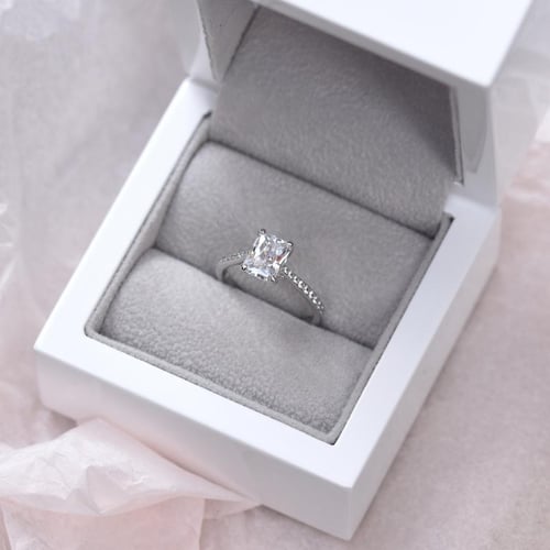 Zásnubný prsteň s emerald diamantom Tebeth