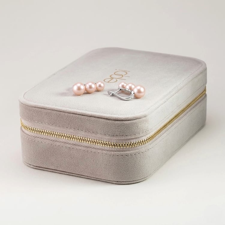 Strieborné visiace náušnice s tromi broskyňovými perlami Arielle 166380