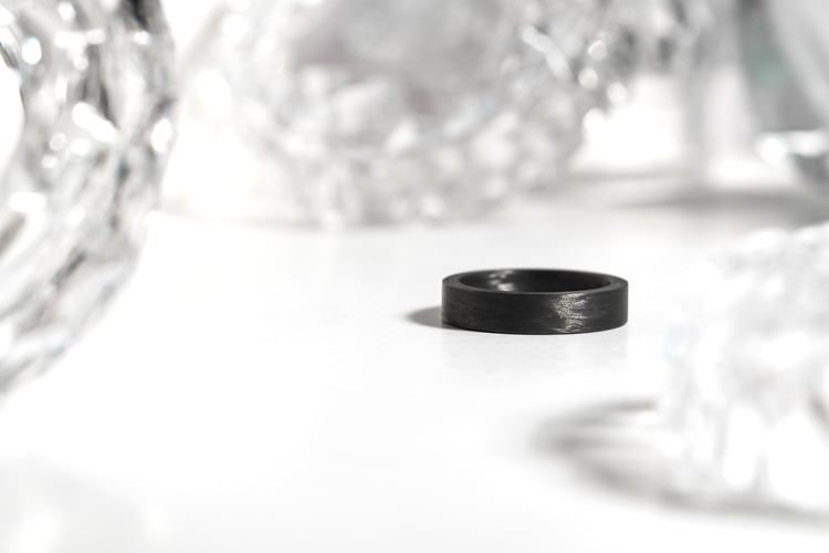 Mierne zaoblený prsteň z karbónu Sammu 166767