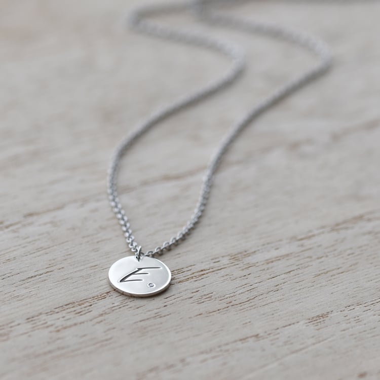 Strieborný prívesok s bielym diamantom 52474