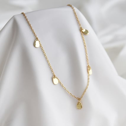 Strieborný náhrdelník s drobnými kvapkami Lucie