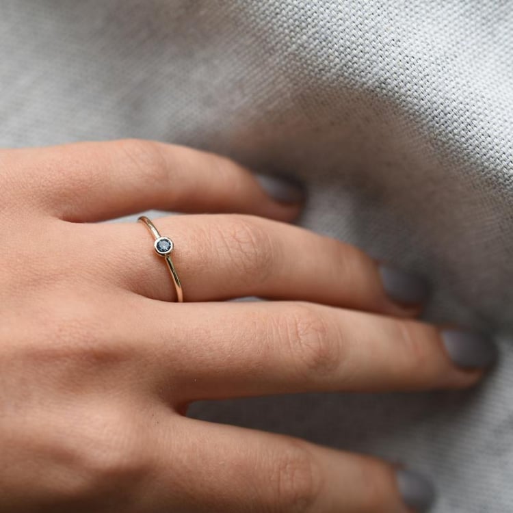 Zlatý minimalistický prsteň s londýnskym topásom 49222
