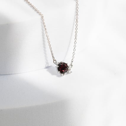 Cluster náhrdelník s českým granátom a diamantmi Edom