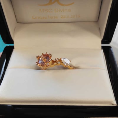 Zlatý prsteň s morganitom