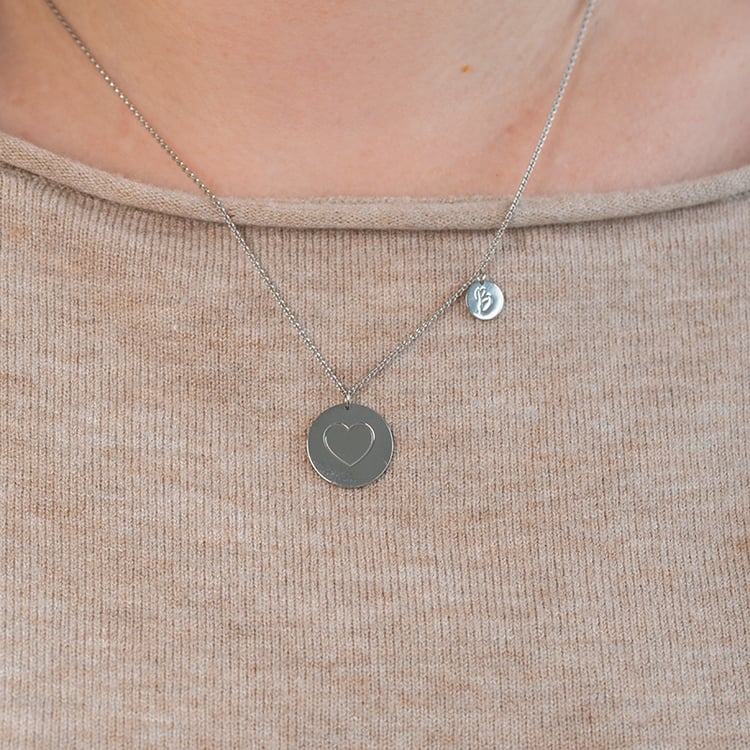 Náhrdelník so srdcom a gravírom písmena Teddie 99769