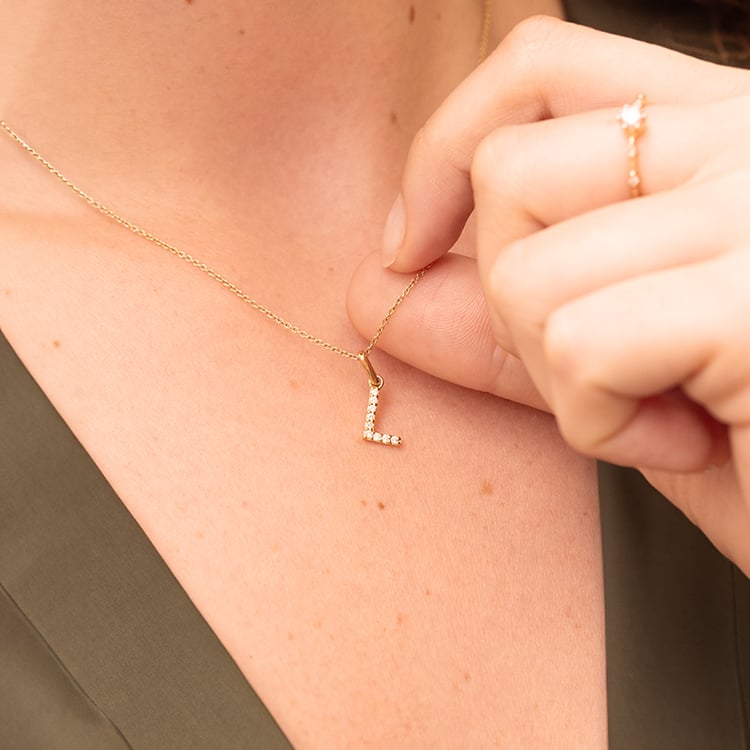 Strieborný prívesok v tvare písmena s lab-grown diamantmi Letra 142920