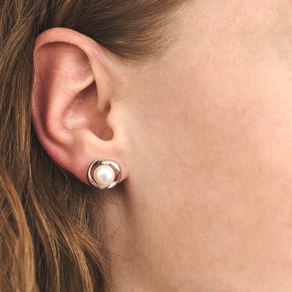 Strieborné napichovacie náušnice s perlami Anna