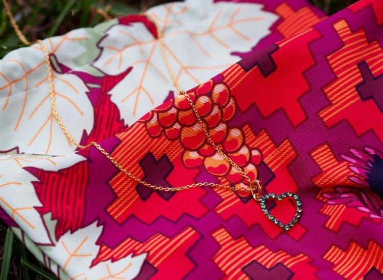 Srdiečkový náhrdelník s granátmi Laina 7256