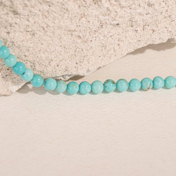 Strieborný náhrdelník s howlitovými korálkami Millar 104444