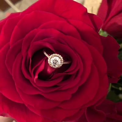 Zásnubný diamantový prsteň