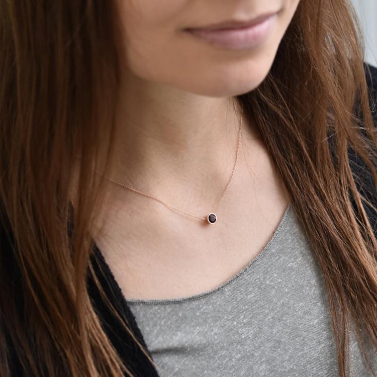 Strieborný náhrdelník s granátom Hadley 103902