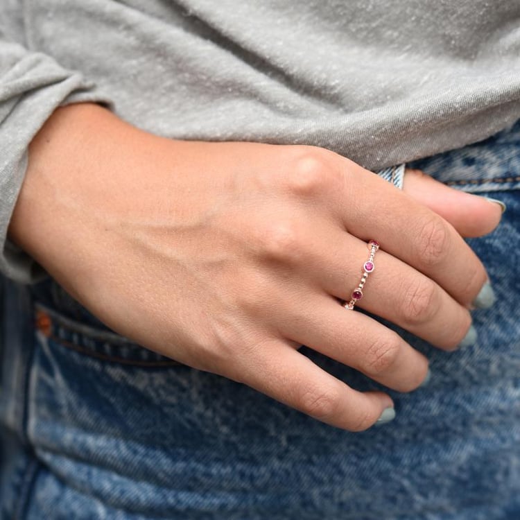 Strieborný prsteň s rubínmi 47430