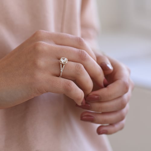 Zásnubný halo prsteň posiaty diamantmi Malia